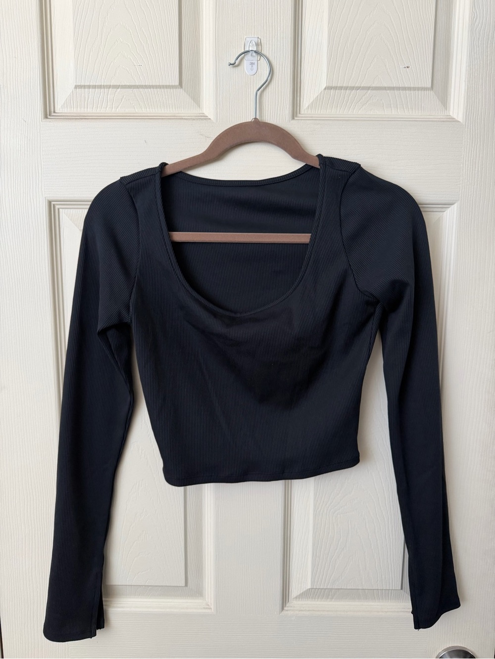ALO Yoga Black Long-Sleeve Scoop Crop Top